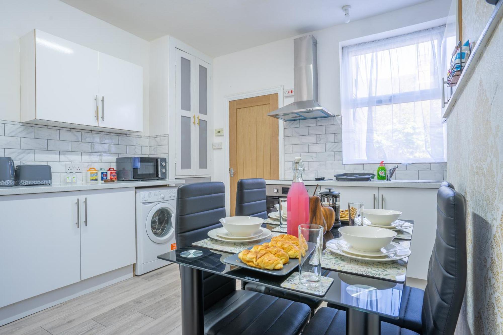 Stayzed E - Ng7 Free Wifi, Parking, Stylish House Near City Centre - Great For Tourists, Families, Contractors & Long Stays Нотингам Екстериор снимка
